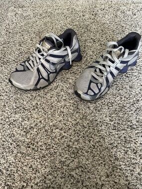 Women’s Nike Shoc Turbo tennis shoes